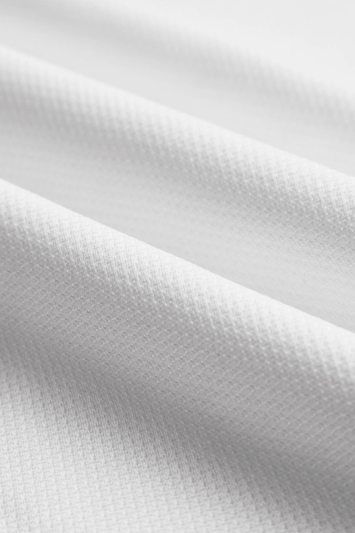 DV0101-A-Lunar White_lifestyle_05