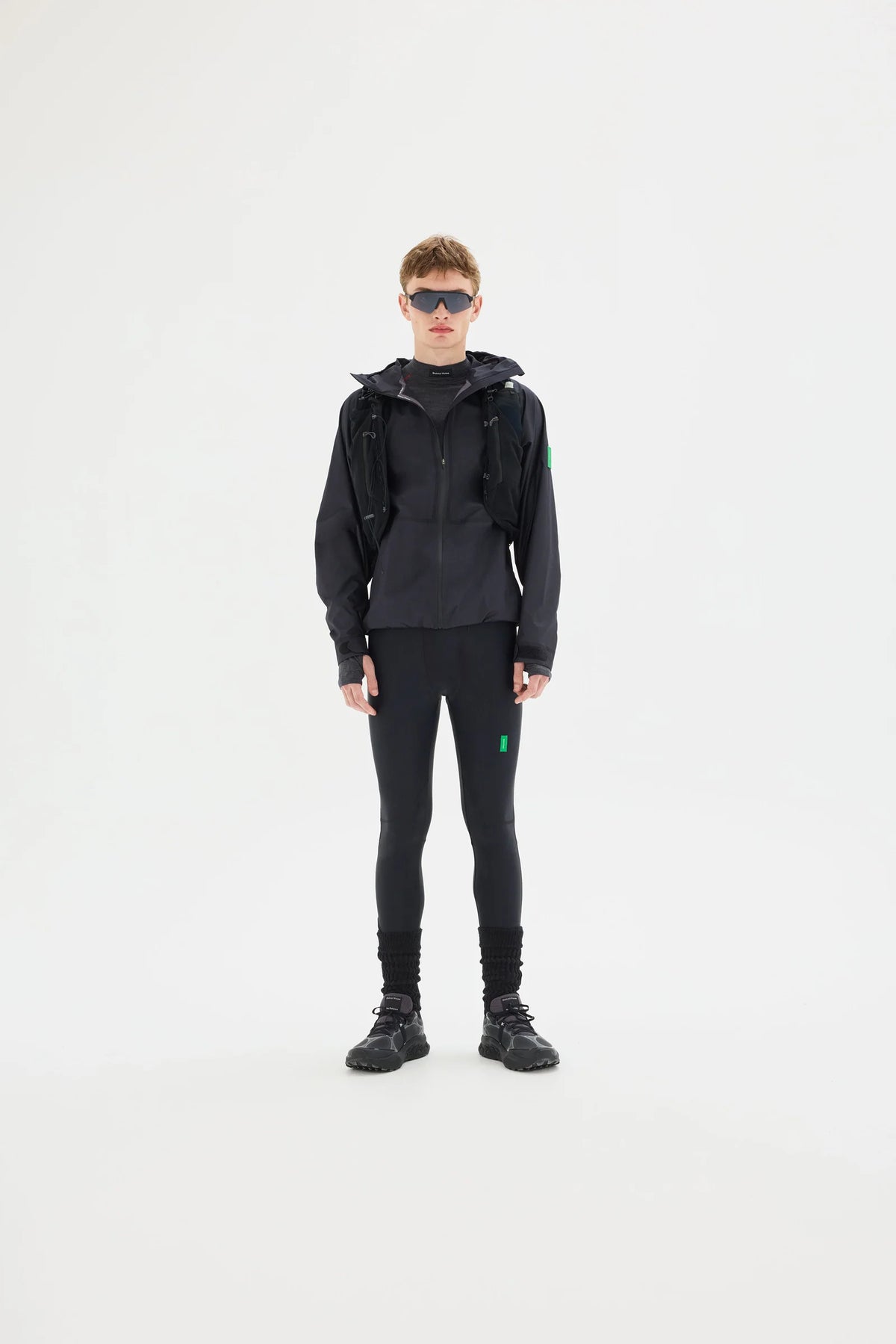 DV0104-A-Black_lifestyle_03