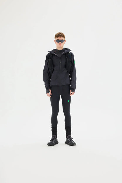 DV0104-A-Black_lifestyle_03