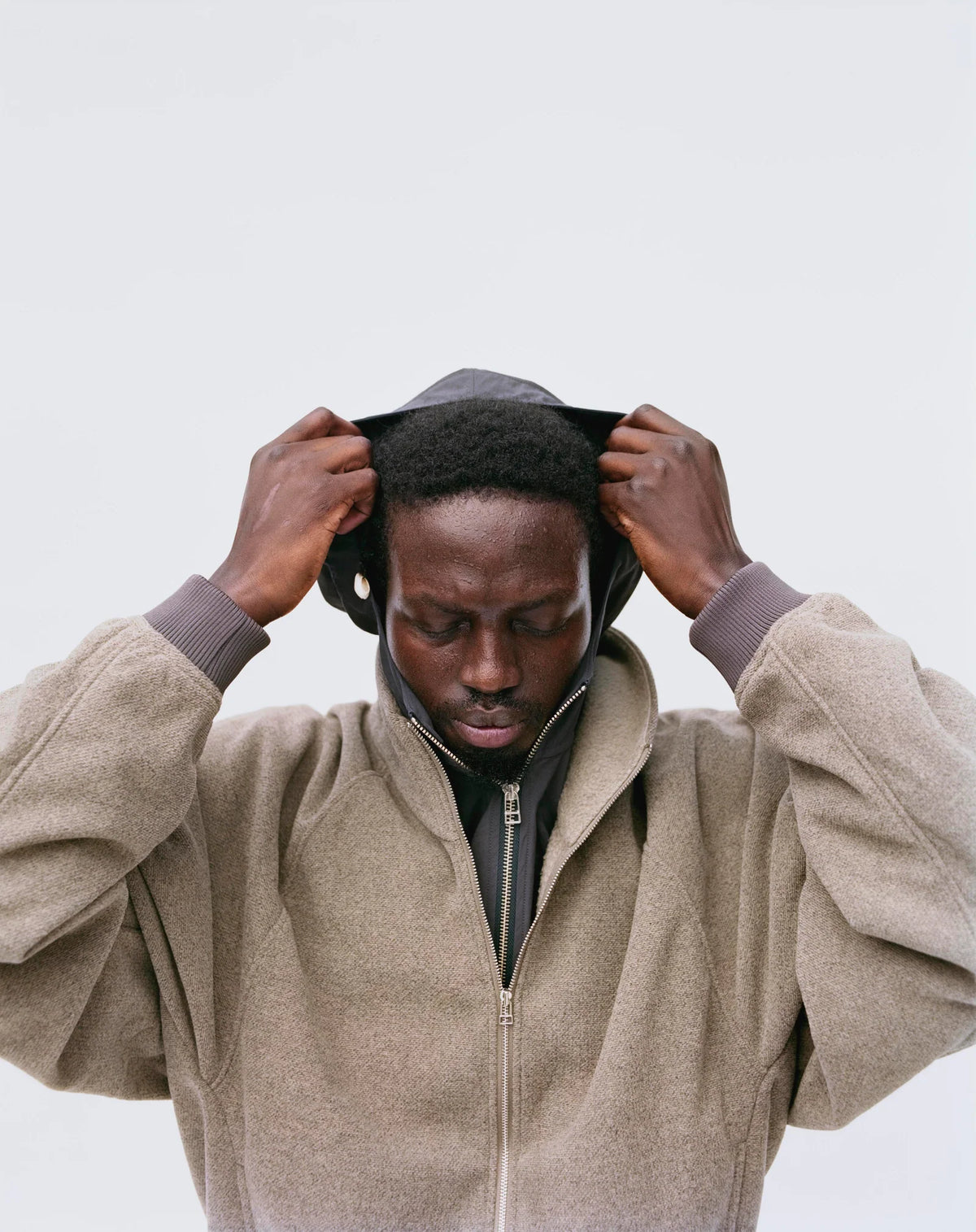 DV0137-A-Melange Brown_lifestyle_03