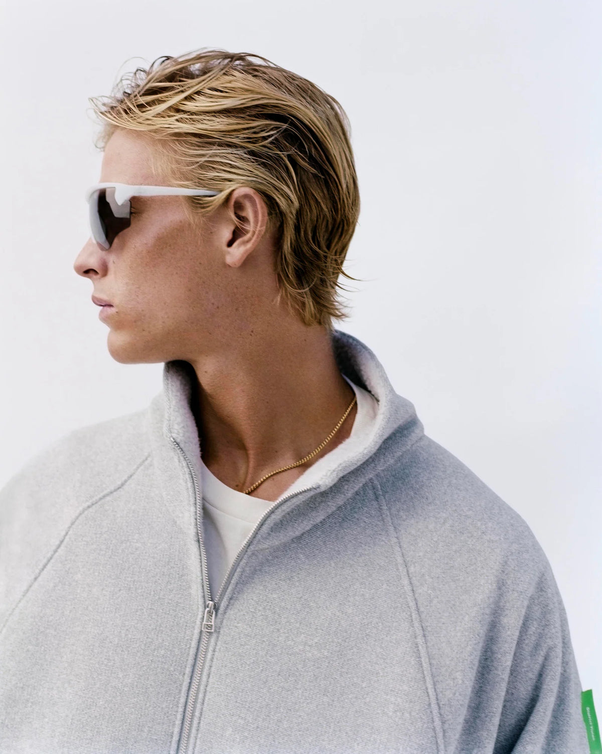 DV0137-A-Melange Grey_lifestyle_03
