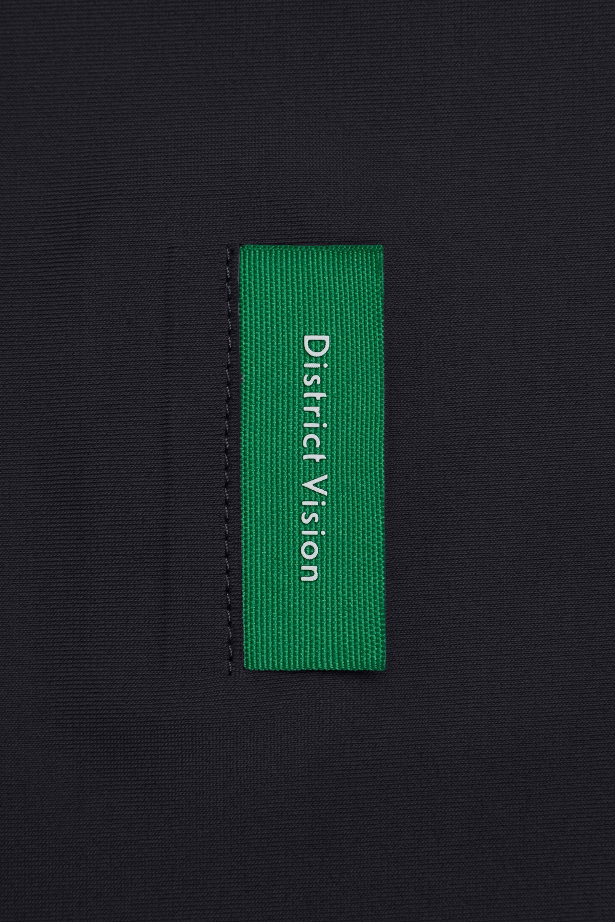 DV0102-A-Black_lifestyle_04