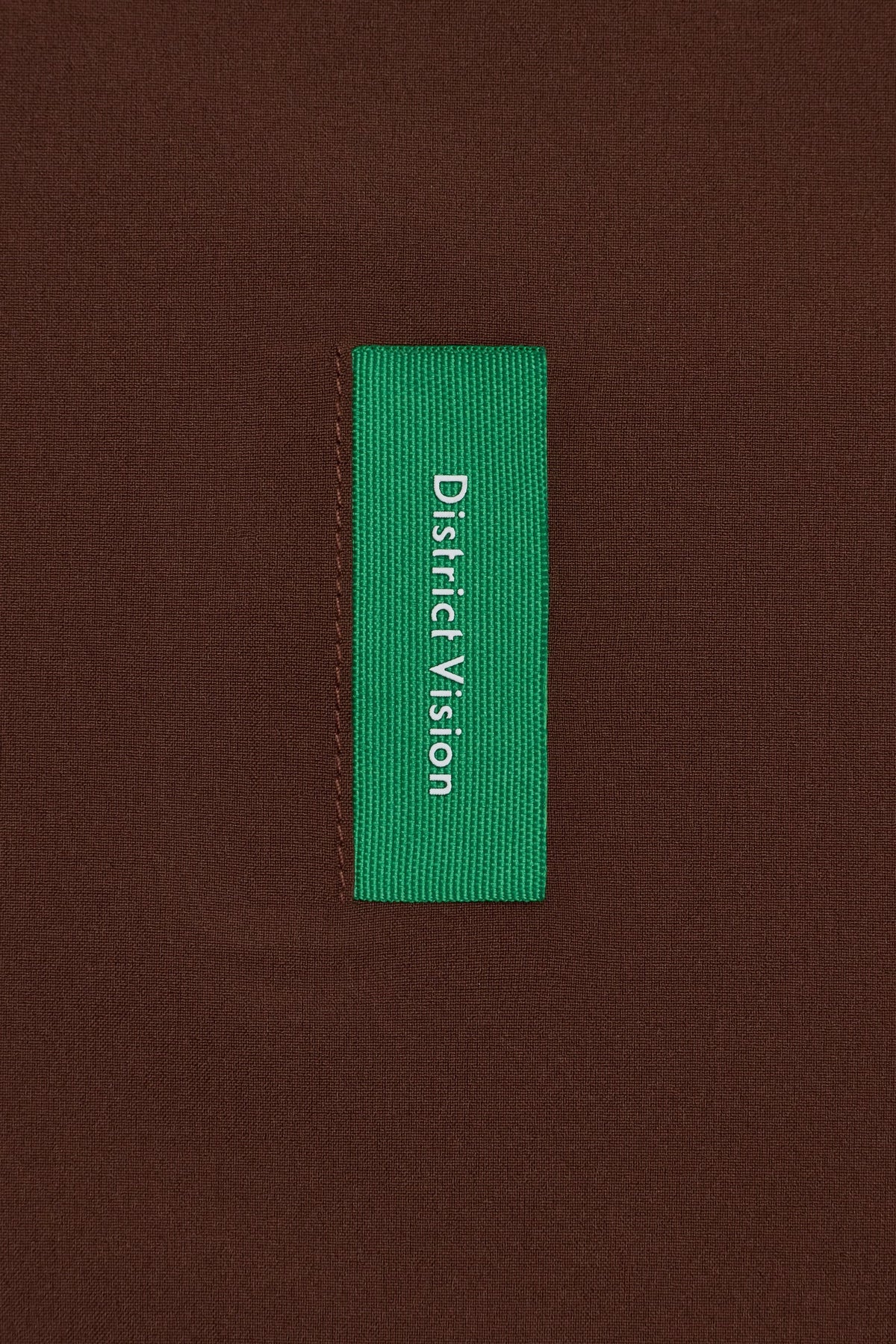 DV0110-A-Espresso_Black_lifestyle_04