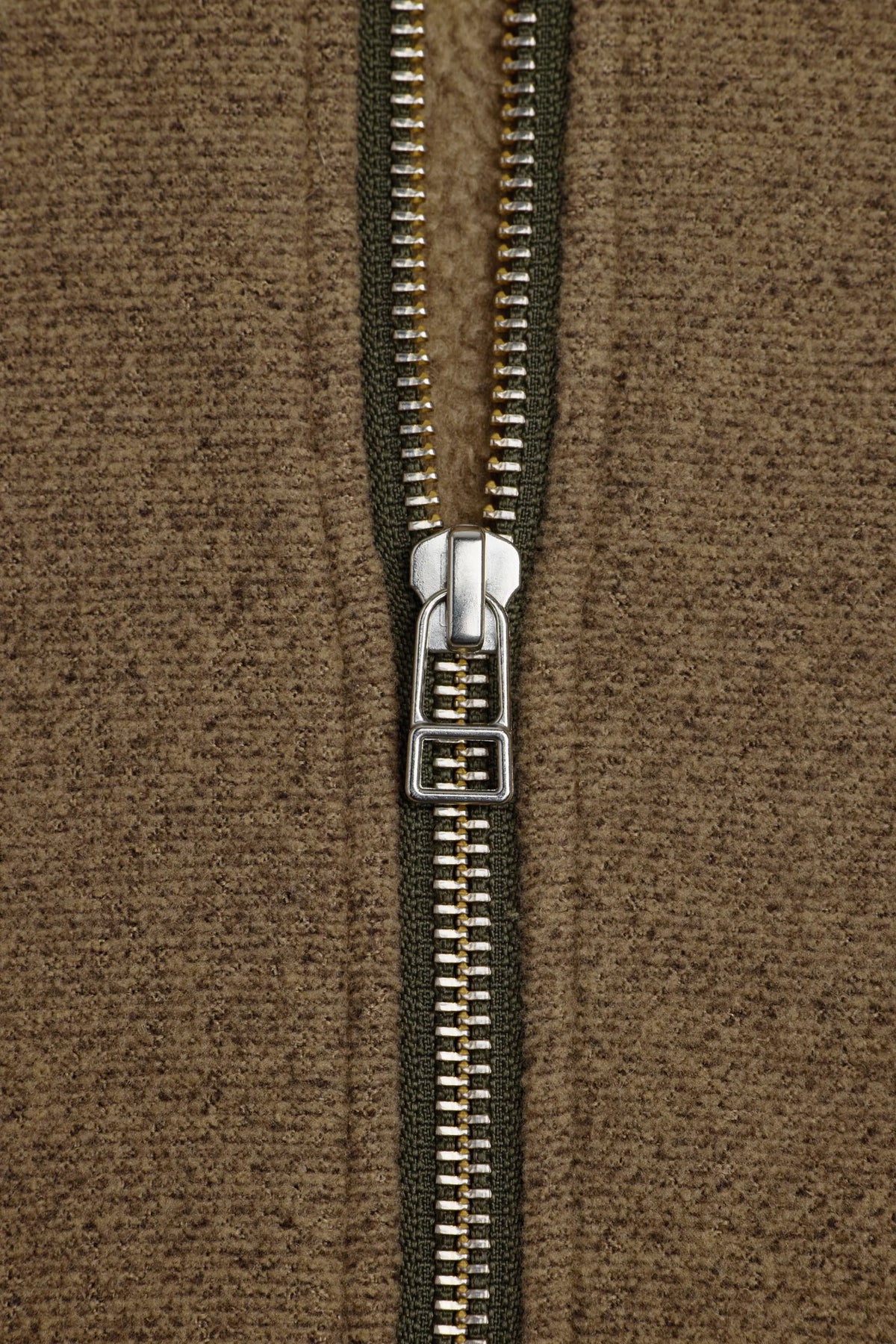 DV0137-A-Melange Brown_lifestyle_04