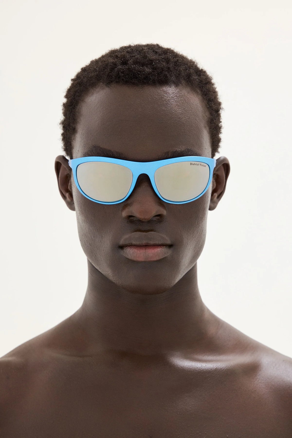 DVG004-Metallic Blue_D+ Copper Mirror_lifestyle_04