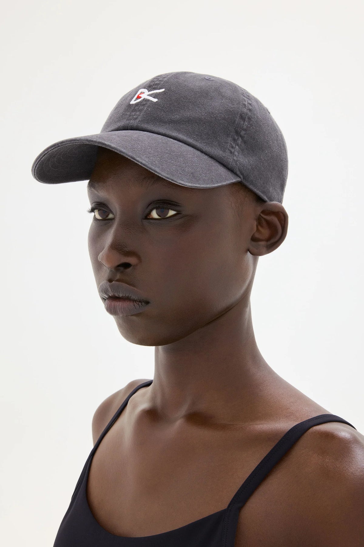 DVH001-Washed Black_lifestyle_04