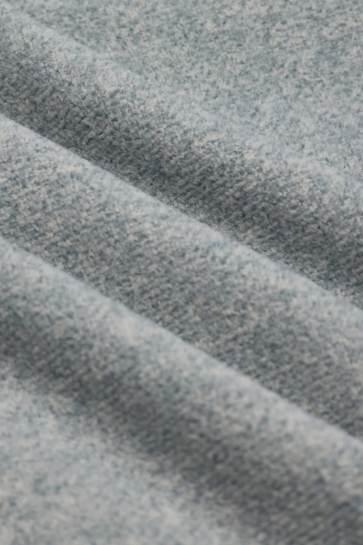 DV0146-A-Melange Grey_lifestyle_05