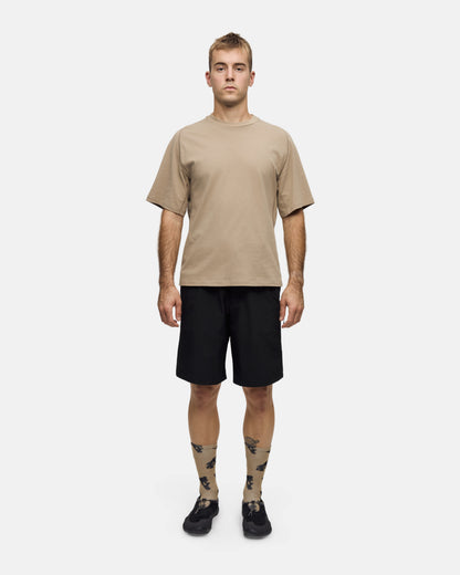 Lateral Peak SS T Greige (wordmark)
